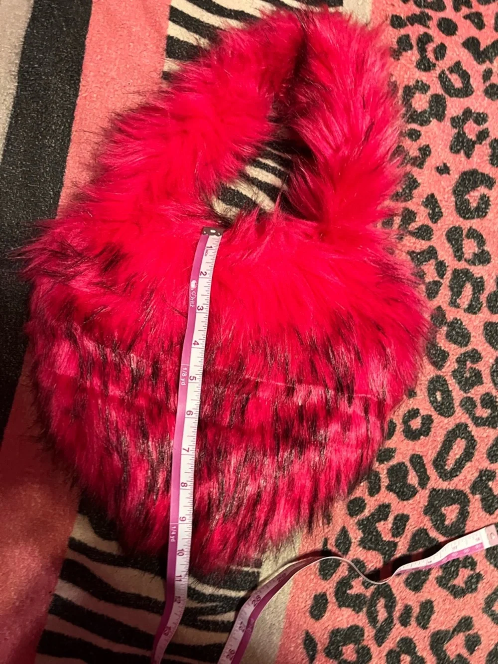 Y2K Hot pink Furry heart shaped purse - Picture 4 of 5